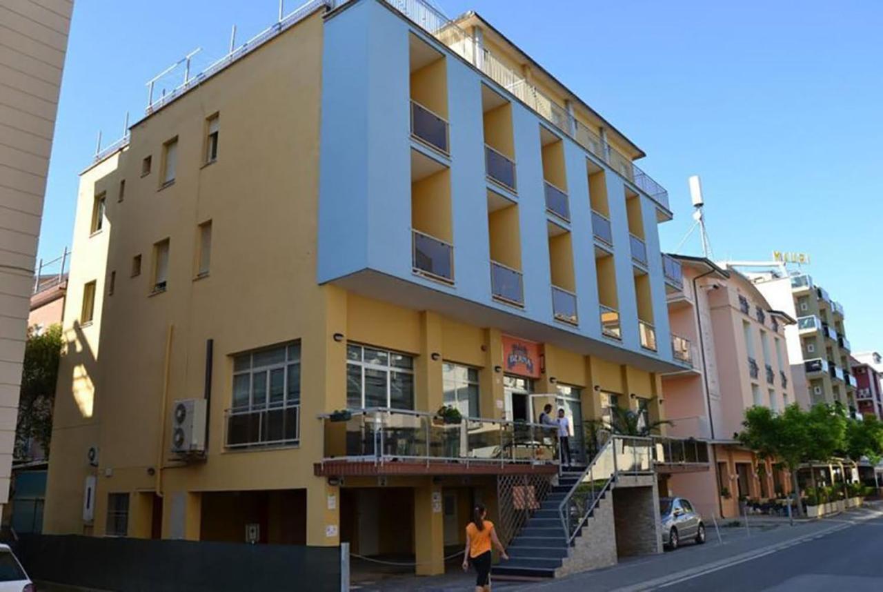 Hotel Berna Римини Экстерьер фото