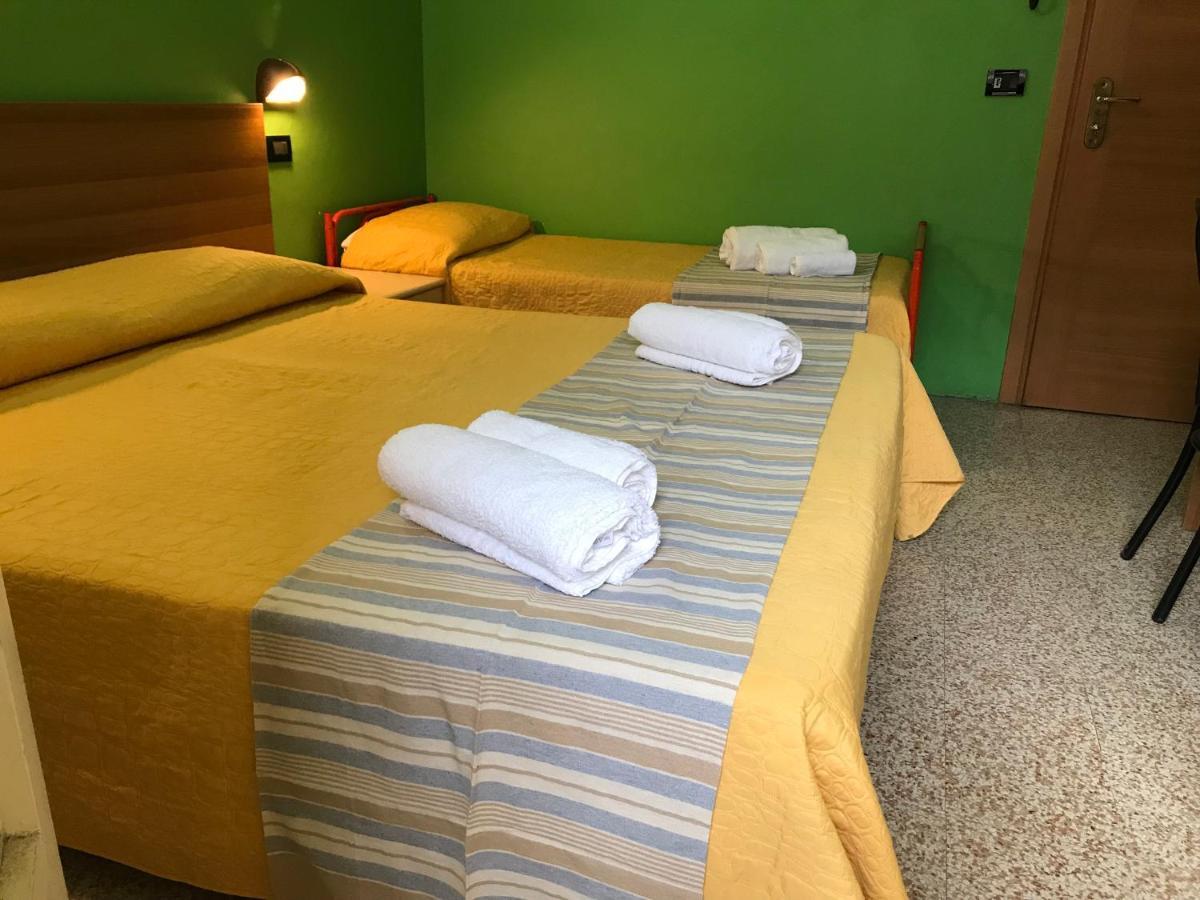 Hotel Berna Римини Экстерьер фото