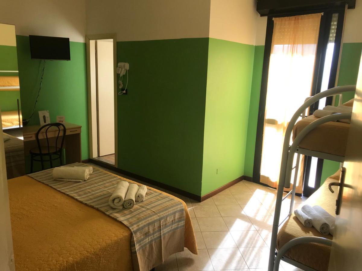 Hotel Berna Римини Экстерьер фото